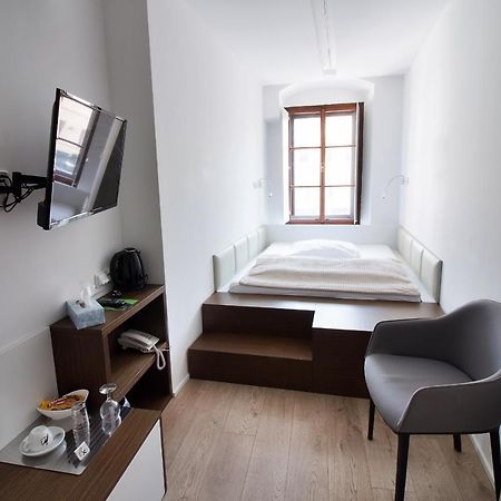 Hotel 100 Pardubice Dış mekan fotoğraf