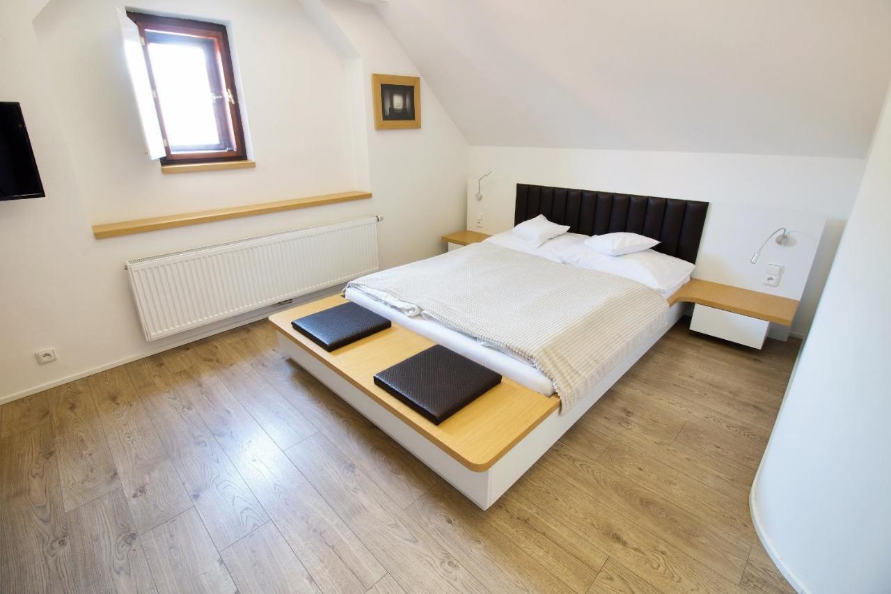 Hotel 100 Pardubice Dış mekan fotoğraf
