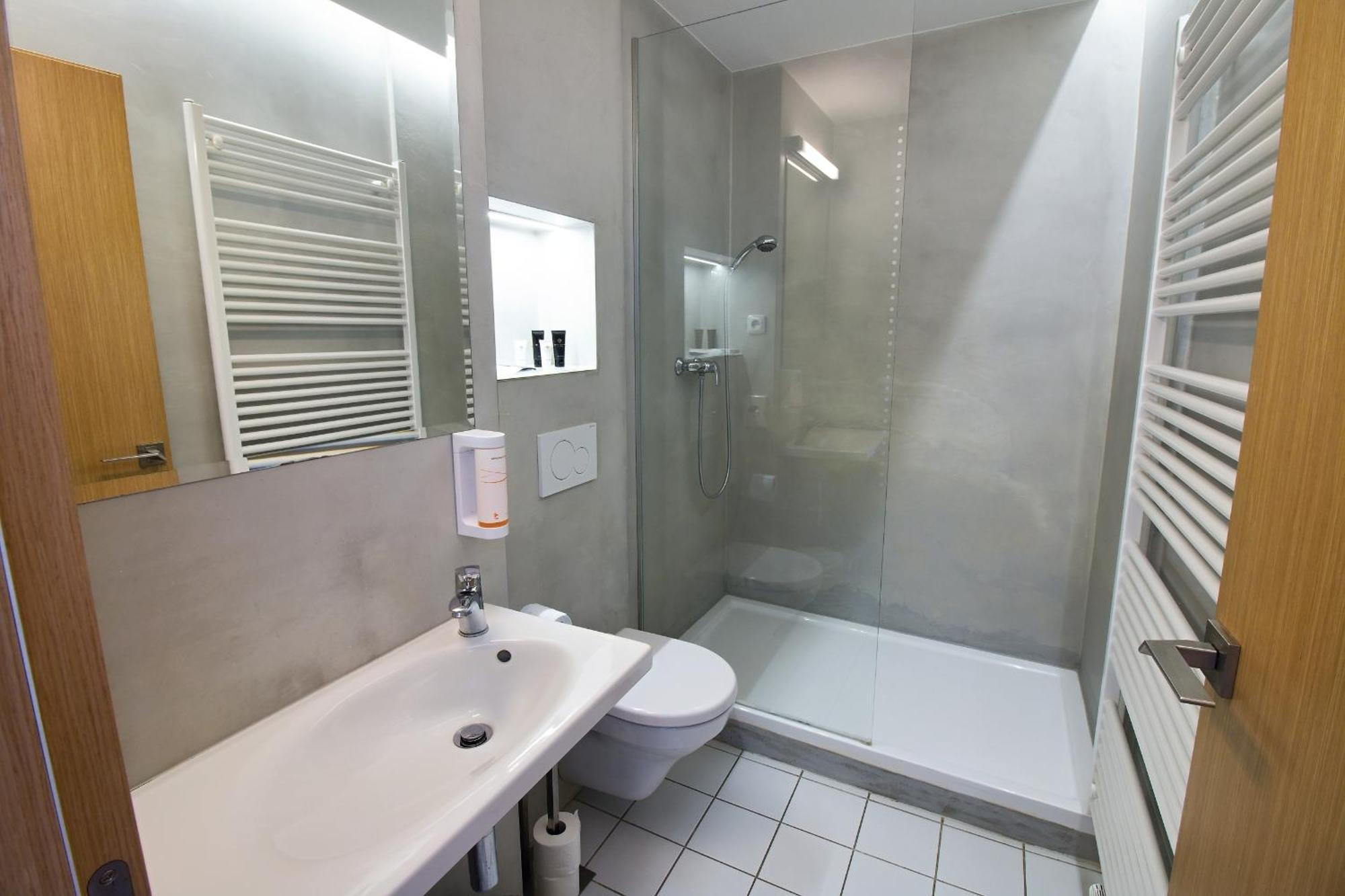 Hotel 100 Pardubice Dış mekan fotoğraf
